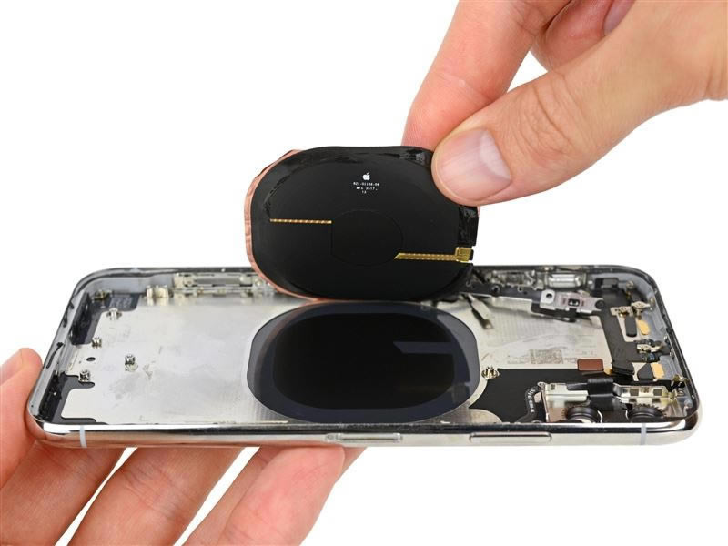 iPhone X最专业深度拆解!惊现神秘芯片