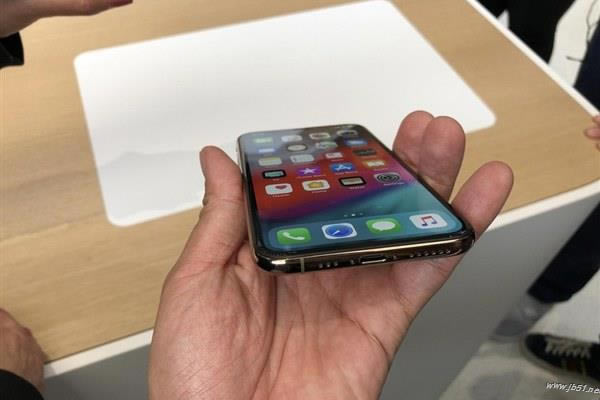iPhone XS金色版美不美?iPhone XS 金色版真机上手图赏_手机评测_手机学院_本站