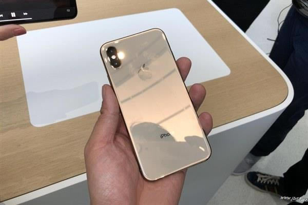 iPhone XS金色版美不美?iPhone XS 金色版真机上手图赏_手机评测_手机学院_本站