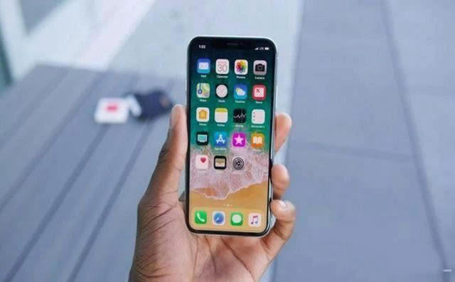 iPhoneXs和三星S10+哪款好 苹果iPhoneXs和三星S10+区别对比_手机评测_手机学院_本站