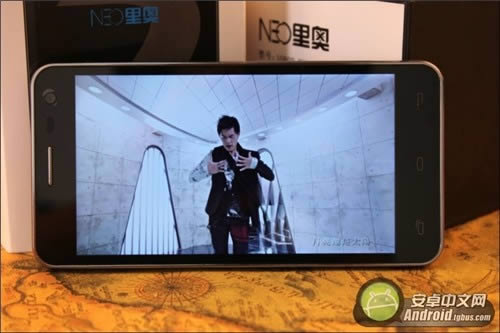 PPI高达441的“霸道”屏幕 里奥N003手机评测