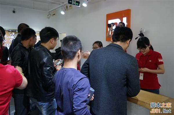 直击小米Note顶配版线下首发:米粉真拼了!