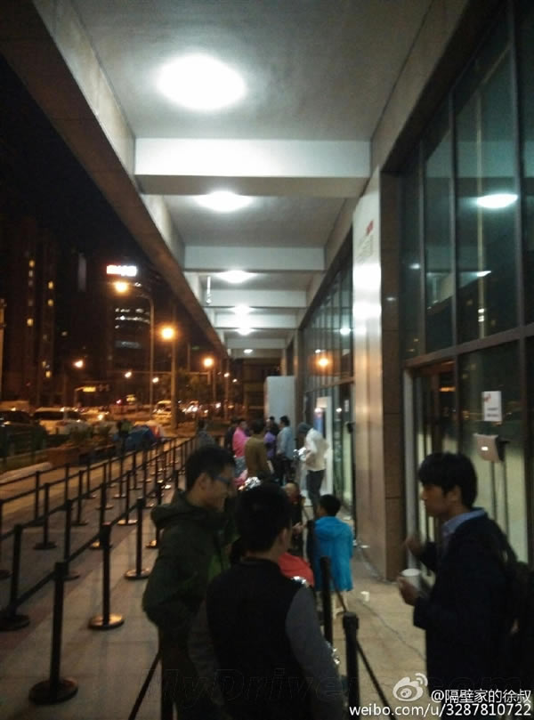 小米Note顶配今日线下开卖!米粉彻夜排队
