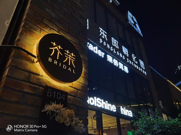 荣耀30Pro+和小米10 Pro夜拍哪个好?荣耀30Pro+对比小米10 Pro夜拍评测_手机评测_手机学院_本站