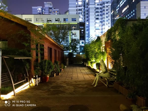 荣耀30Pro+和小米10 Pro夜拍哪个好?荣耀30Pro+对比小米10 Pro夜拍评测_手机评测_手机学院_本站