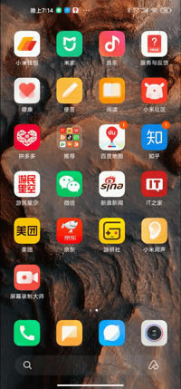 从右侧下拉是控制中心,左侧下拉是通知中心