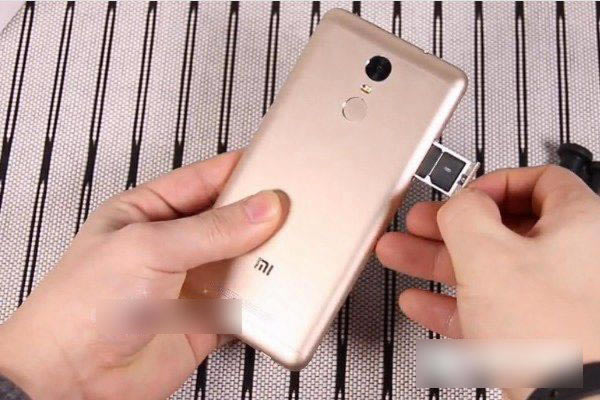 红米Note3后盖怎么打?详解红米Note3后盖打开方法