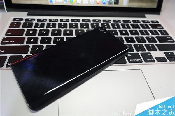 美的让人惊讶!小米5真机亮相:手感棒级了