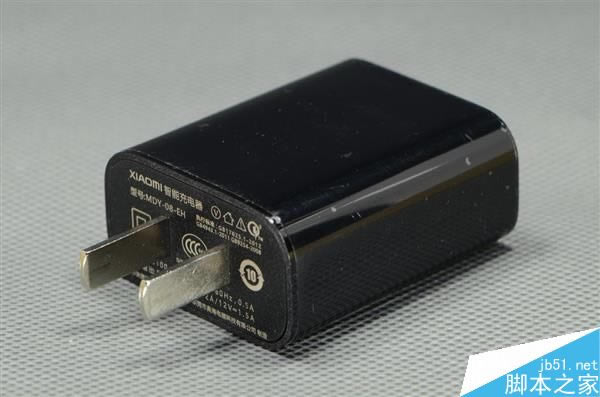 小米5标配充电器拆解测试:做工扎实