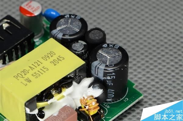 小米5标配充电器拆解测试:做工扎实