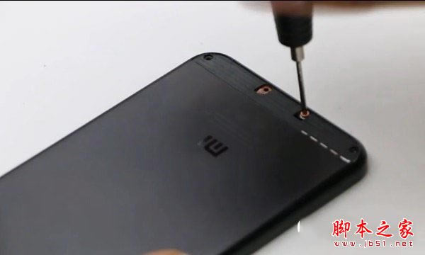 小米5C后盖怎么打开?小米5c拆解更换后盖图文教程