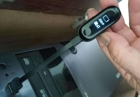 小米手环长时间不用充不进电怎么办?_硬件综合_硬件教程_本站