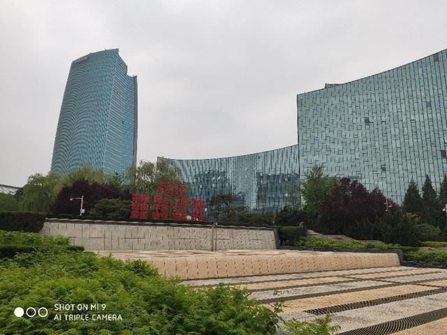 荣耀V20和小米9哪款拍照好 荣耀V20和小米9拍照效果对比评测_手机评测_手机学院_本站
