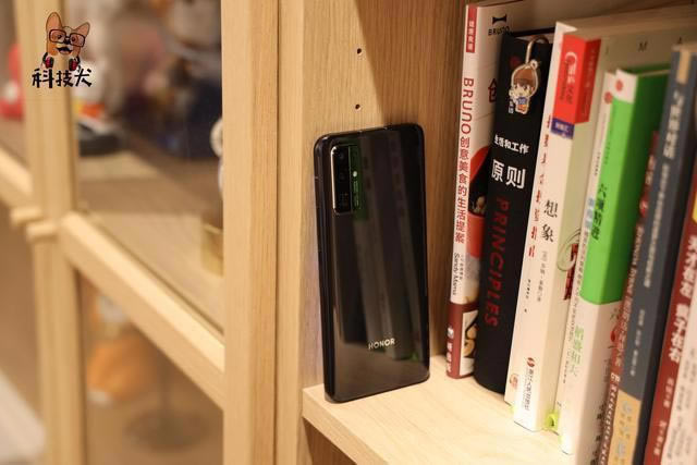3000档5G摄影手机盘点:潜望式超长焦镜头成标配 好照片随手拍